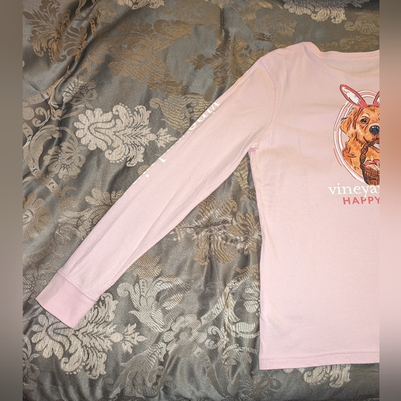 Vineyard Vines Easter 🐕 design, 🩷 long sleeve, logo on sleeve & front pocket - Picture 6 of 8